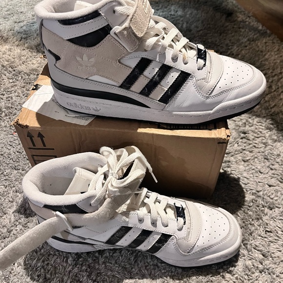 Adidas Forum White and Black High-Tops men’s 8.5/women’s 9.5 - Picture 2 of 5